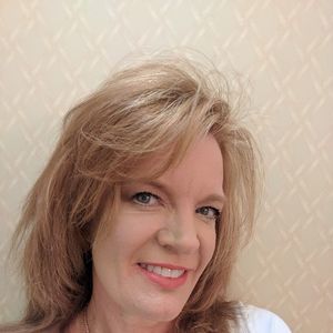 Meet your Posher, Lorie